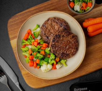 Burger de bœuf - Mélange de légumes avec brocoli